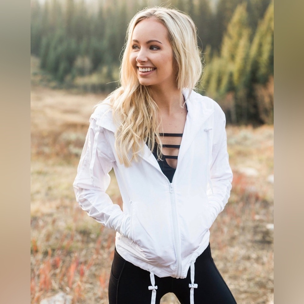 NWT - ZYIA ACTIVE - White Leopard Bomber Jacket with hood.Large - P2P 23.5"